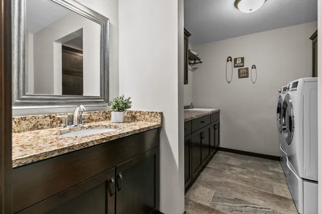 $485,000 | 2712 West Fallen Oak Drive, Appleton, WI 54913