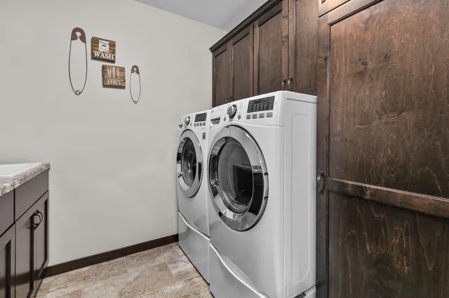 $485,000 | 2712 West Fallen Oak Drive, Appleton, WI 54913