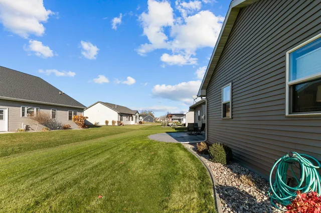 $485,000 | 2712 West Fallen Oak Drive, Appleton, WI 54913