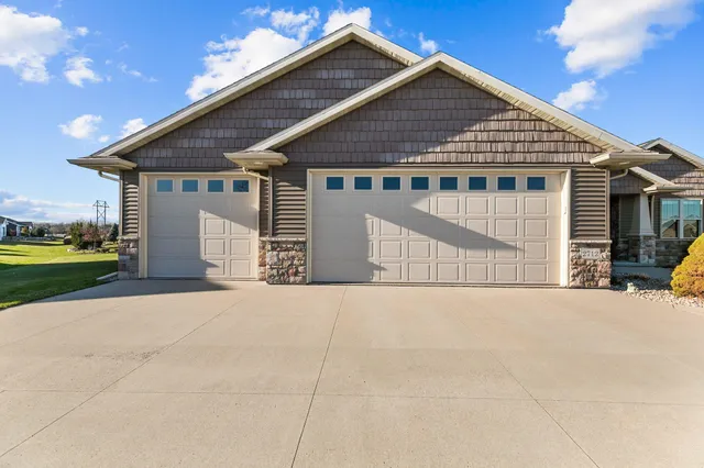 $485,000 | 2712 West Fallen Oak Drive, Appleton, WI 54913