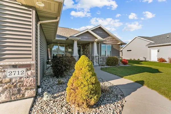 $485,000 | 2712 West Fallen Oak Drive, Appleton, WI 54913