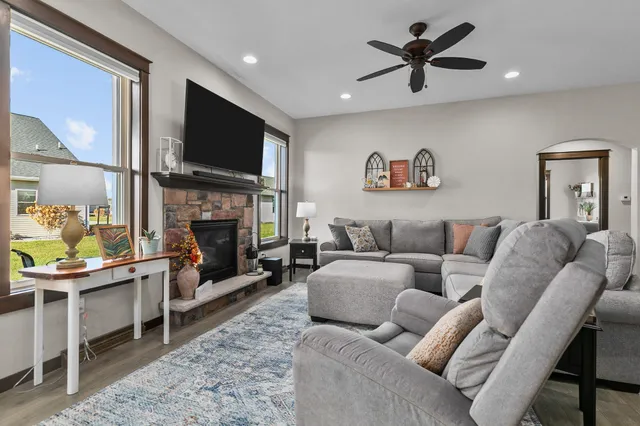 $485,000 | 2712 West Fallen Oak Drive, Appleton, WI 54913