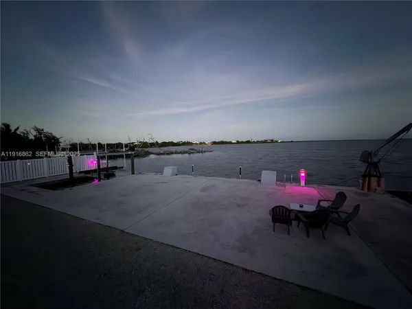 $2,069,000 | 1733 Sunrise Drive, Big Pine Key, FL 33043