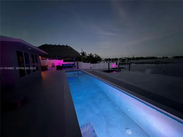 $2,069,000 | 1733 Sunrise Drive, Big Pine Key, FL 33043