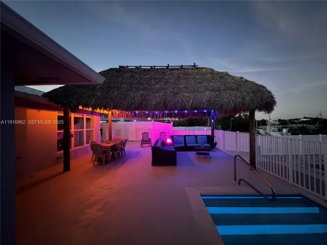 $2,069,000 | 1733 Sunrise Drive, Big Pine Key, FL 33043