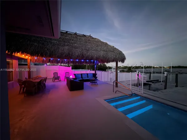 $2,069,000 | 1733 Sunrise Drive, Big Pine Key, FL 33043