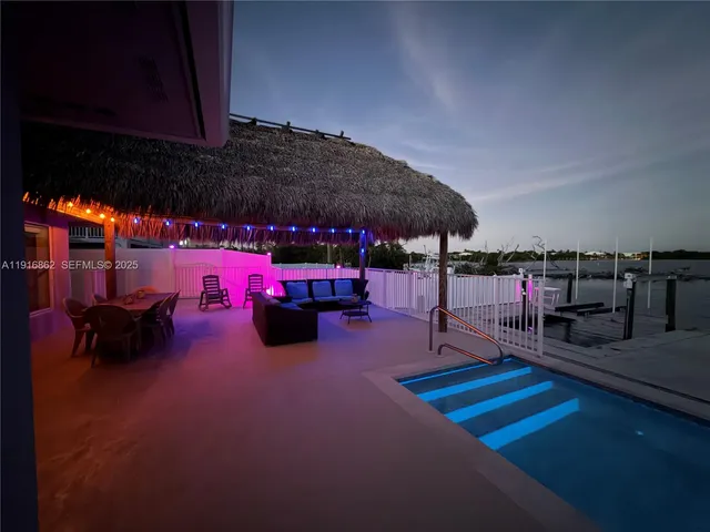 $2,069,000 | 1733 Sunrise Drive, Big Pine Key, FL 33043