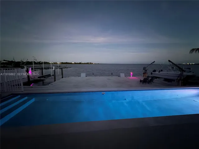 $2,069,000 | 1733 Sunrise Drive, Big Pine Key, FL 33043