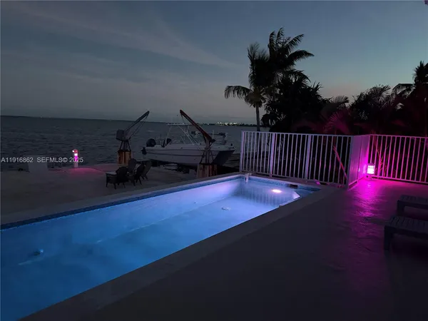 $2,069,000 | 1733 Sunrise Drive, Big Pine Key, FL 33043