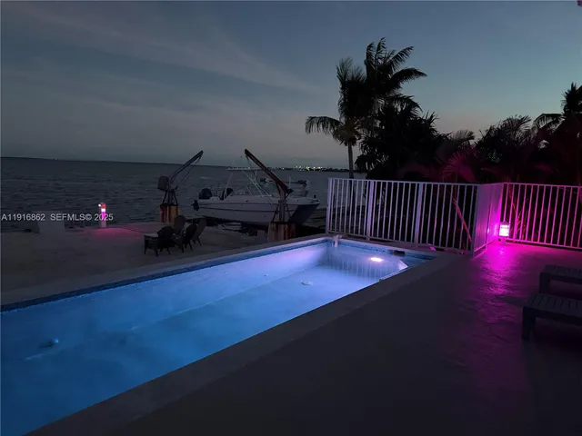 $2,069,000 | 1733 Sunrise Drive, Big Pine Key, FL 33043