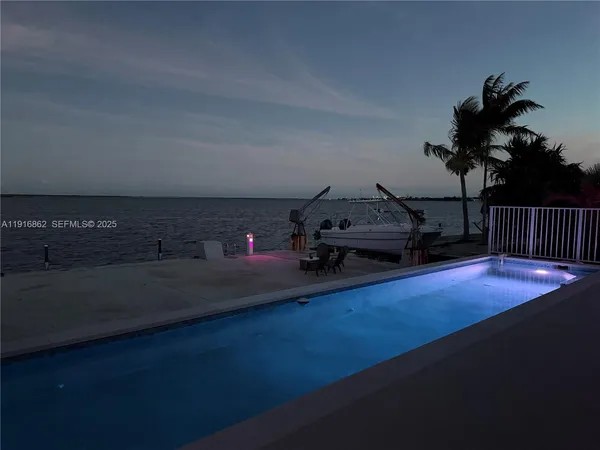 $2,069,000 | 1733 Sunrise Drive, Big Pine Key, FL 33043