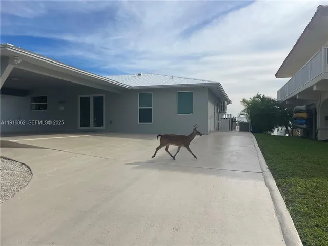 $2,069,000 | 1733 Sunrise Drive, Big Pine Key, FL 33043