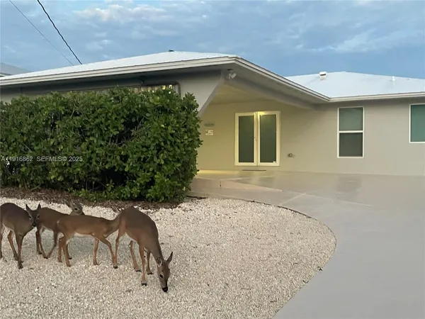 $2,069,000 | 1733 Sunrise Drive, Big Pine Key, FL 33043