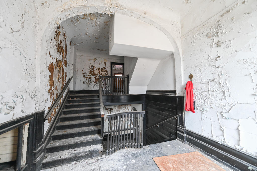 261 Chandler Street Detroit, MI 48202 - Photo 7 of 28 Super Headshots-87