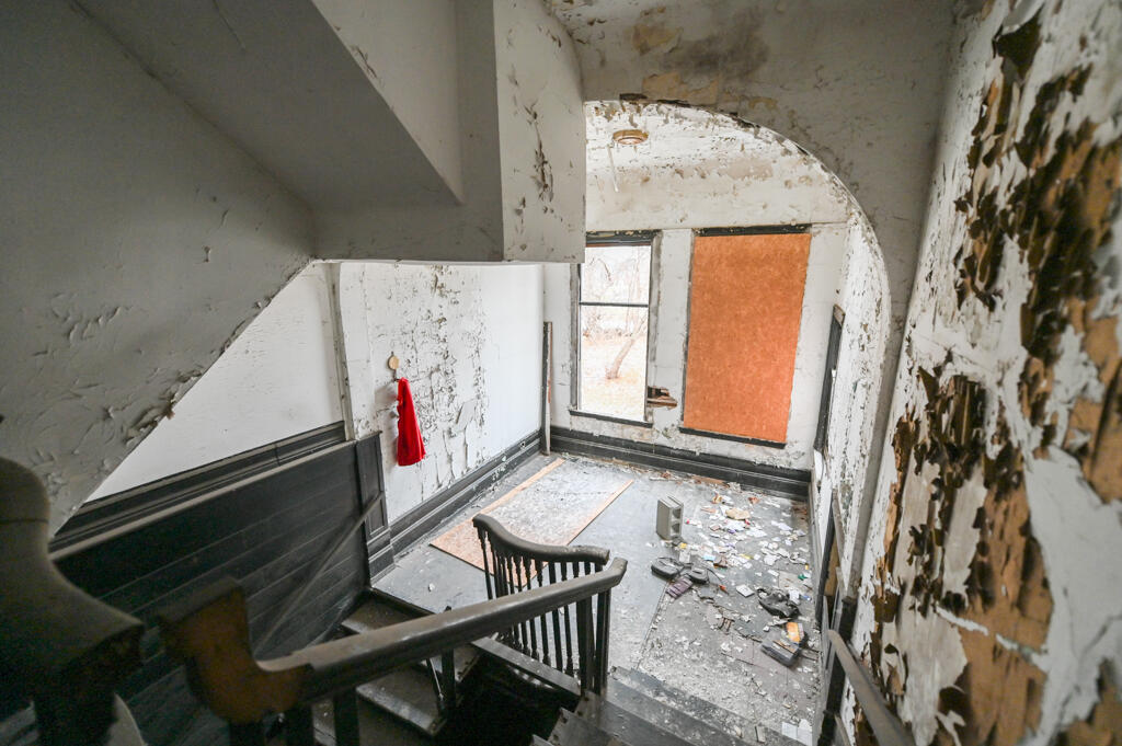 261 Chandler Street Detroit, MI 48202 - Photo 10 of 28 Super Headshots-85