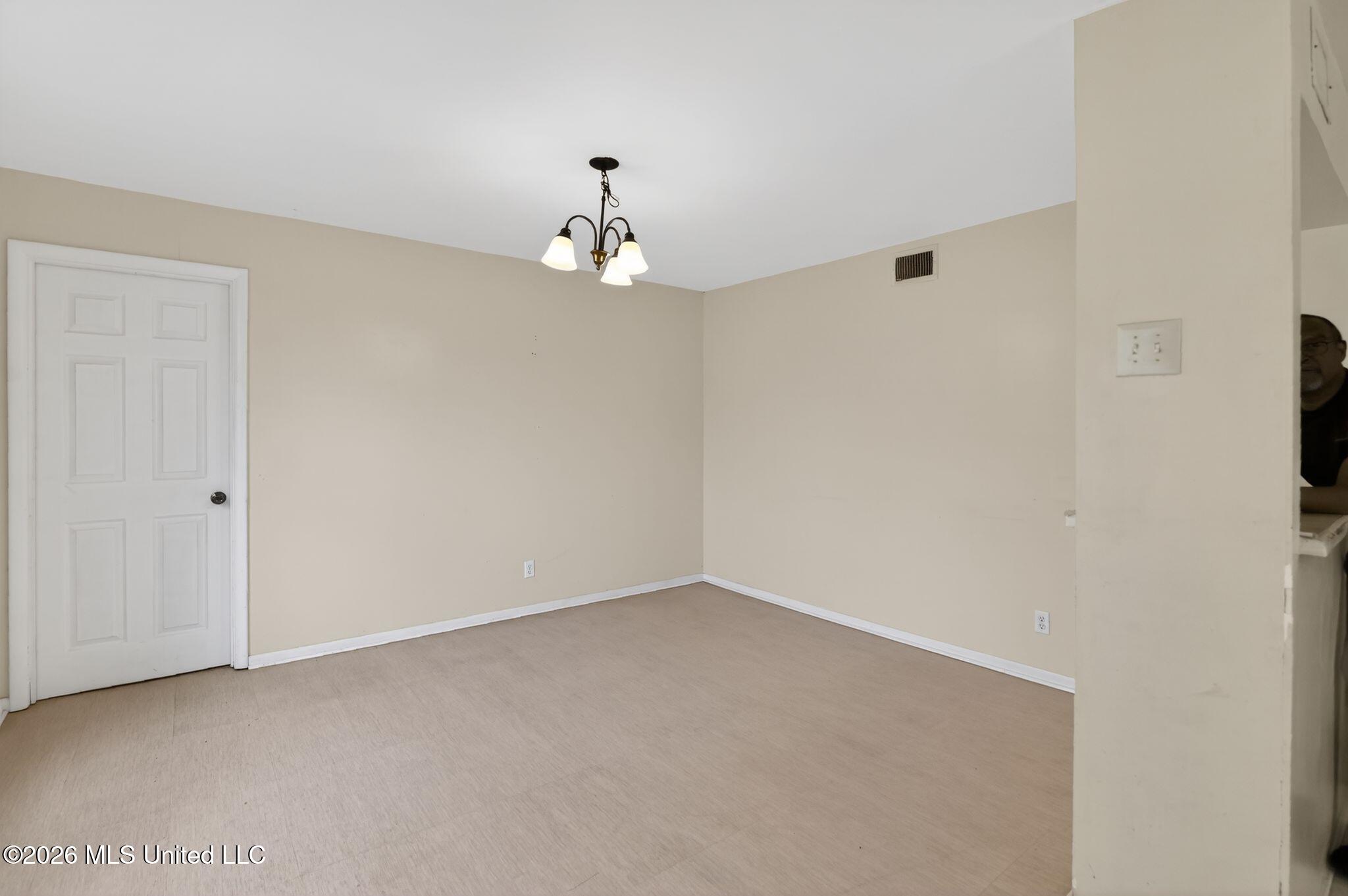 20 Covington Road Columbus, MS 39705 - Photo 15 of 30 15_20_Covington_Road_Columbus_MS_39705-L