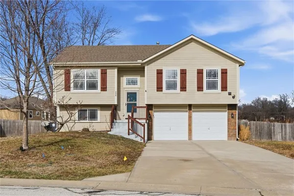 $325,000 | 406 Timbercreek Drive, Belton, MO 64012