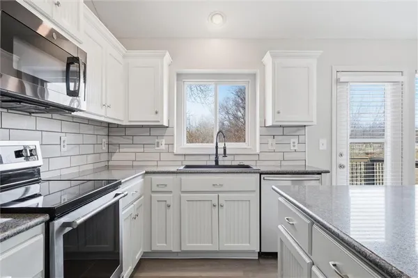 $325,000 | 406 Timbercreek Drive, Belton, MO 64012