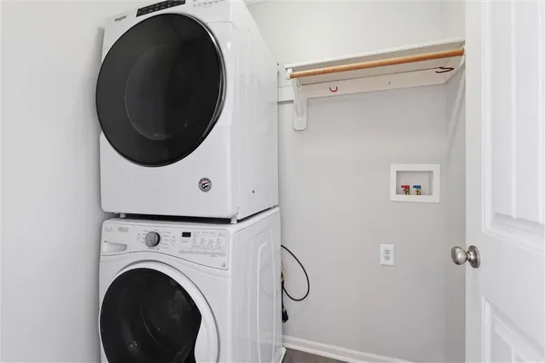 $325,000 | 406 Timbercreek Drive, Belton, MO 64012