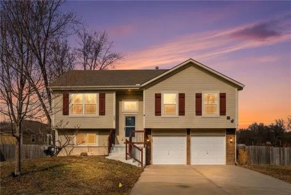 $325,000 | 406 Timbercreek Drive, Belton, MO 64012