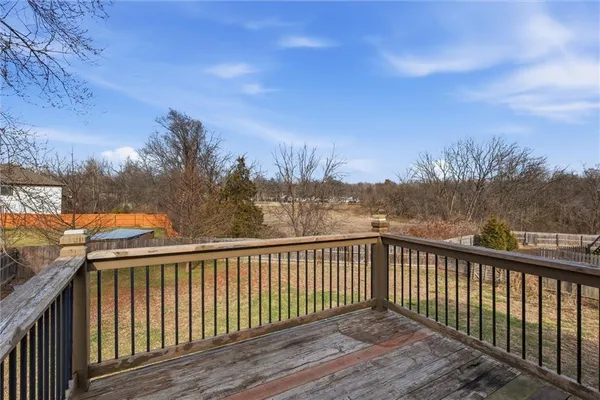 $325,000 | 406 Timbercreek Drive, Belton, MO 64012