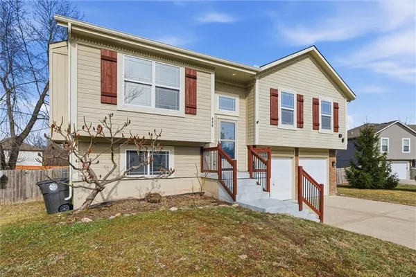 $325,000 | 406 Timbercreek Drive, Belton, MO 64012