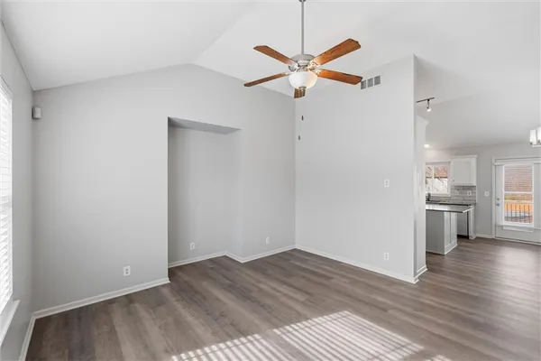 $325,000 | 406 Timbercreek Drive, Belton, MO 64012