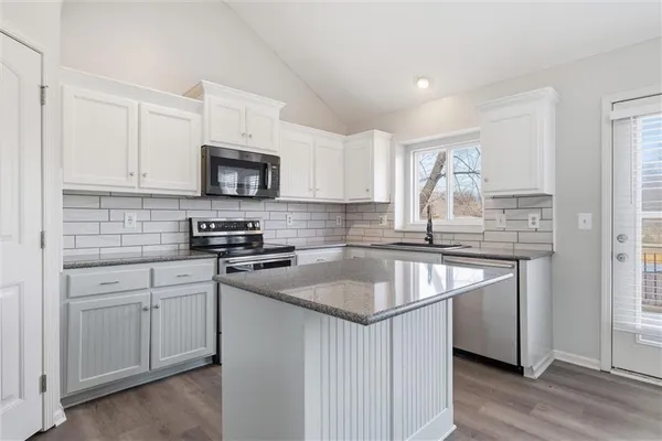 $325,000 | 406 Timbercreek Drive, Belton, MO 64012