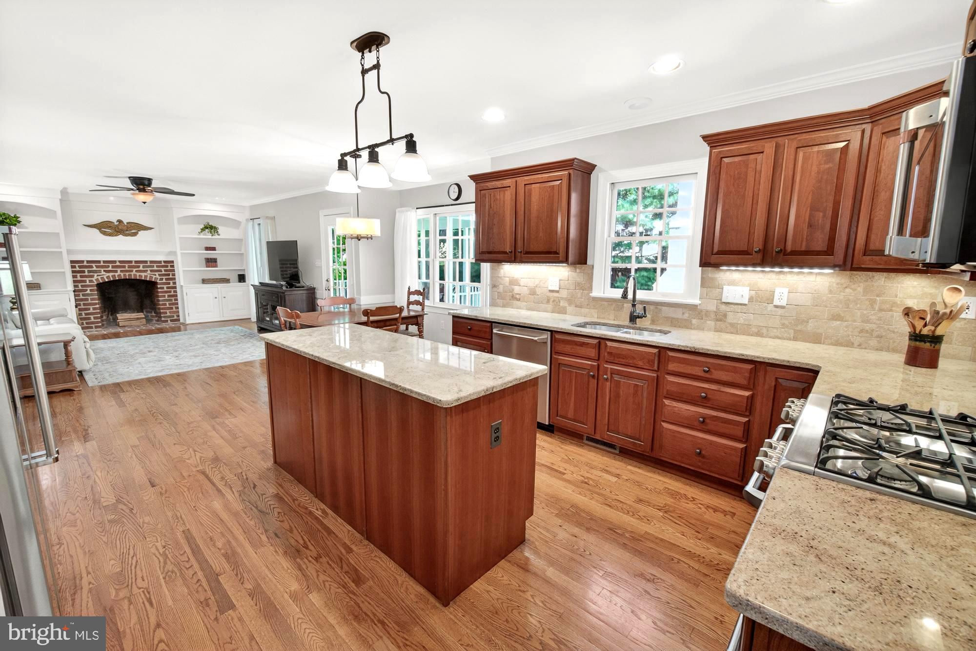 17212 Whites Road Poolesville, MD 20837 - Photo 31 of 104 Beautiful custom kitchen