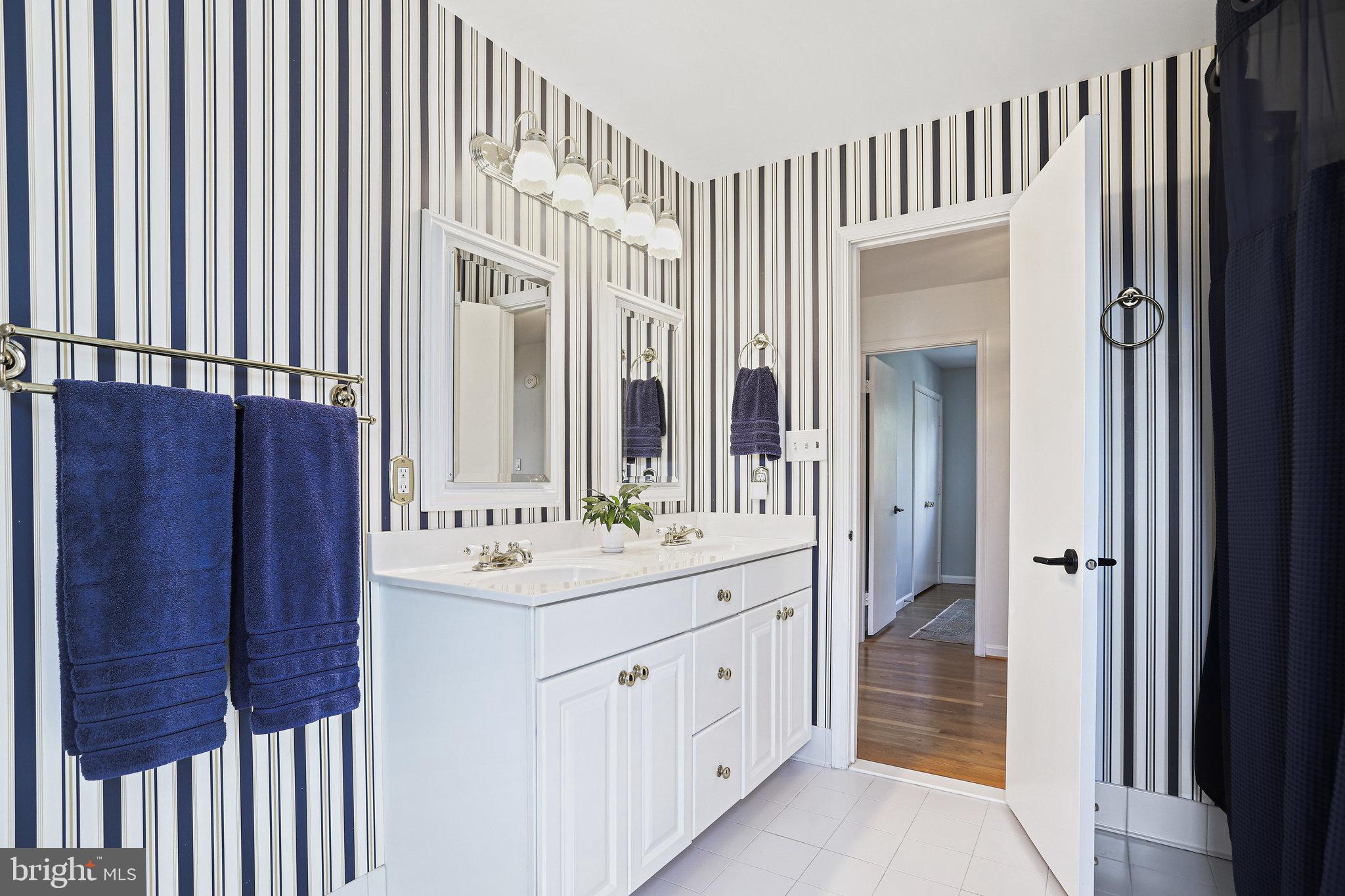 7730 Falstaff Road McLean, VA 22102 - Photo 46 of 59 Large Hall Bathroom