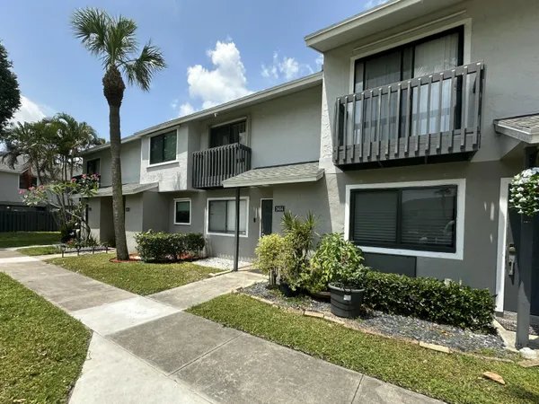 $2,100 | 2404 Seaside Drive, Greenacres, FL 33463