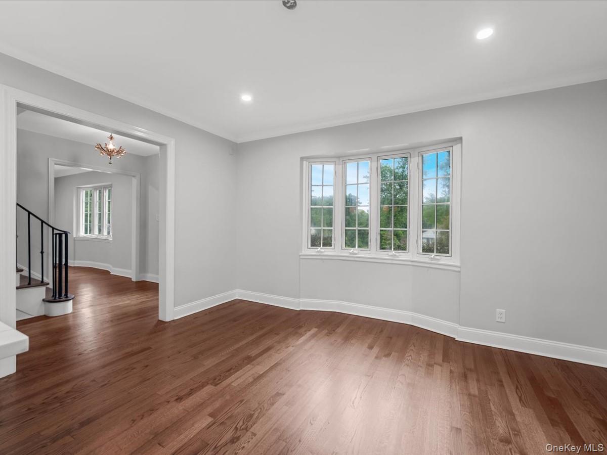 17 Pinewood Road Manhasset, NY 11030 - Photo 7 of 45