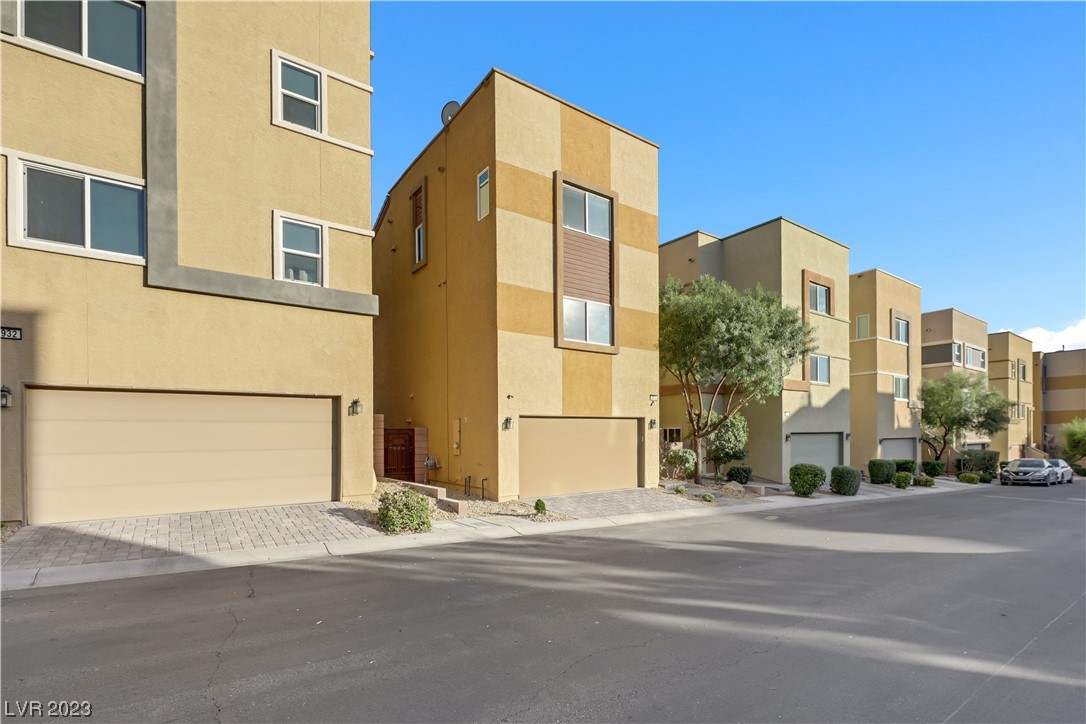 3928 Total Eclipse Street Las Vegas, NV 89129 - Photo 3 of 38