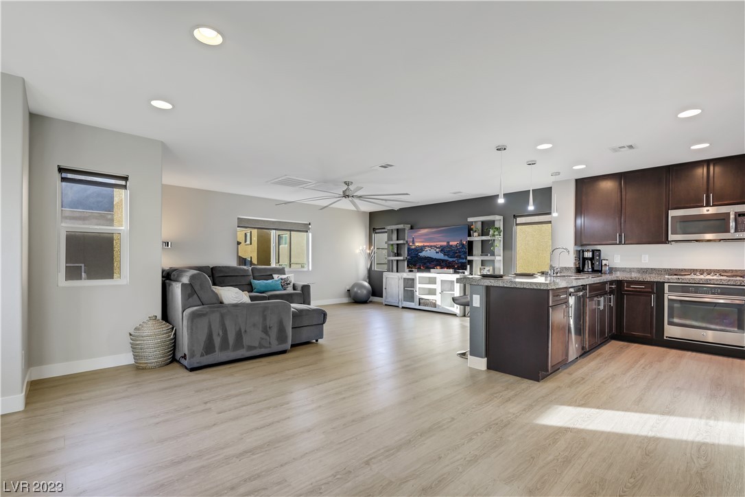 3928 Total Eclipse Street Las Vegas, NV 89129 - Photo 6 of 38