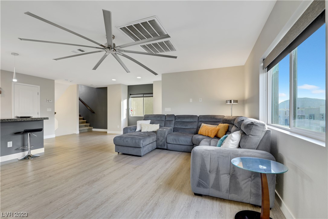 3928 Total Eclipse Street Las Vegas, NV 89129 - Photo 9 of 38