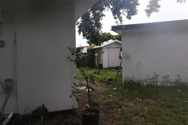 a view of a back yard of the house