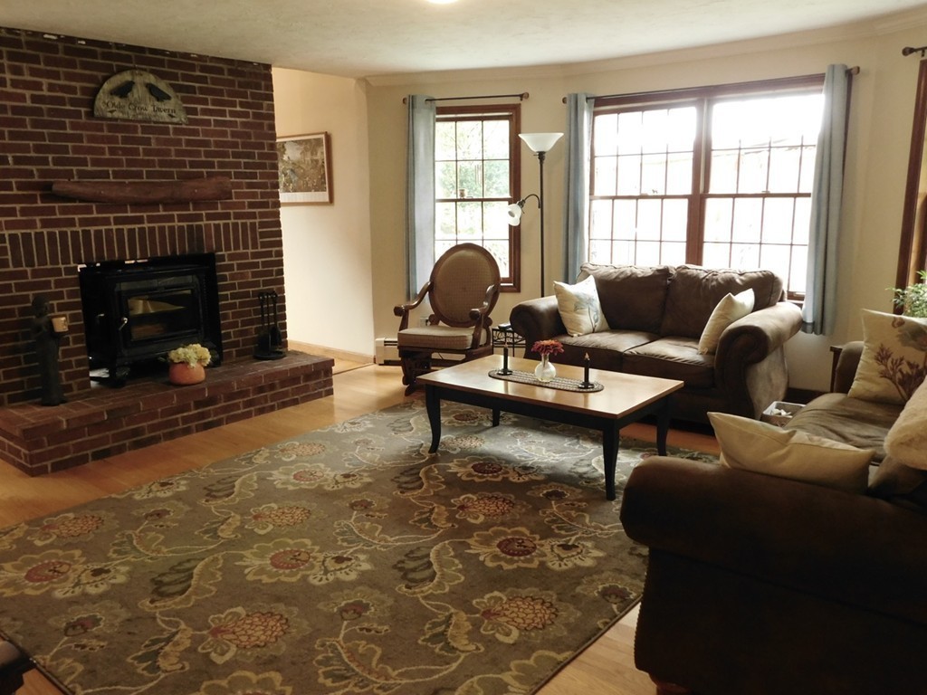364 Thompson Road Webster, MA 01570 - Photo 11 of 26 Gallery Image 11