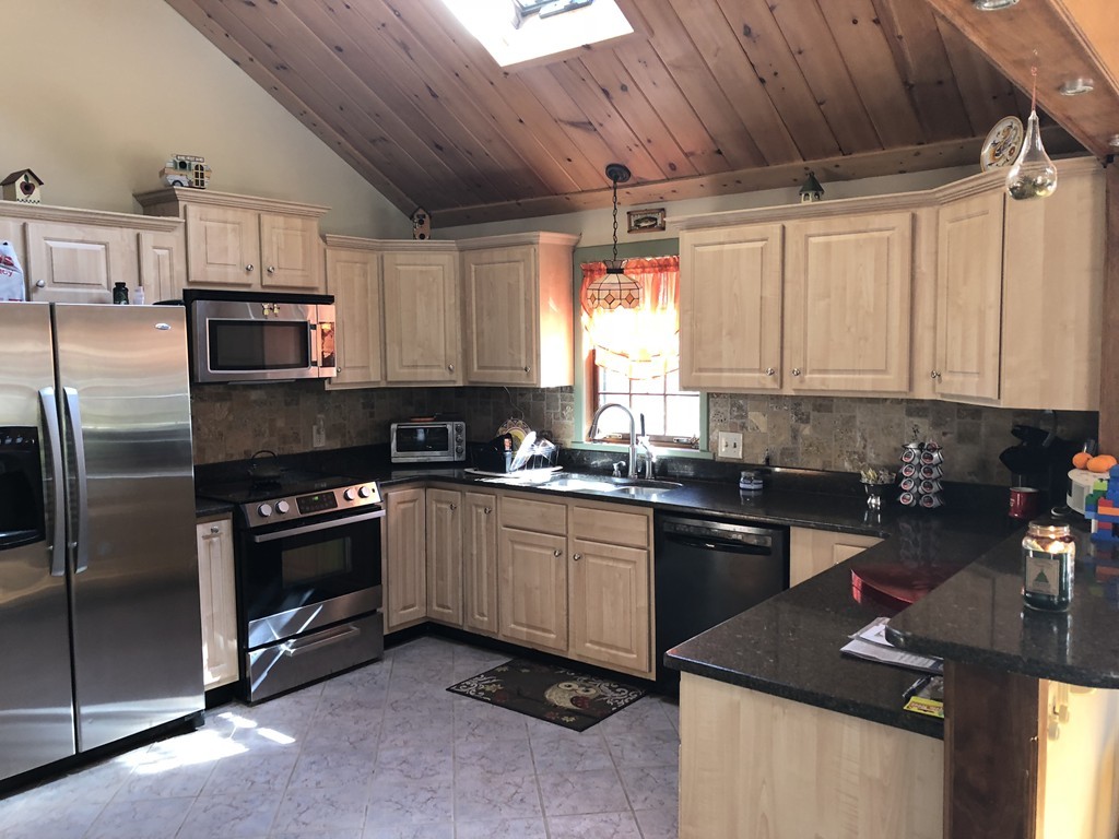 364 Thompson Road Webster, MA 01570 - Photo 6 of 26 Gallery Image 6