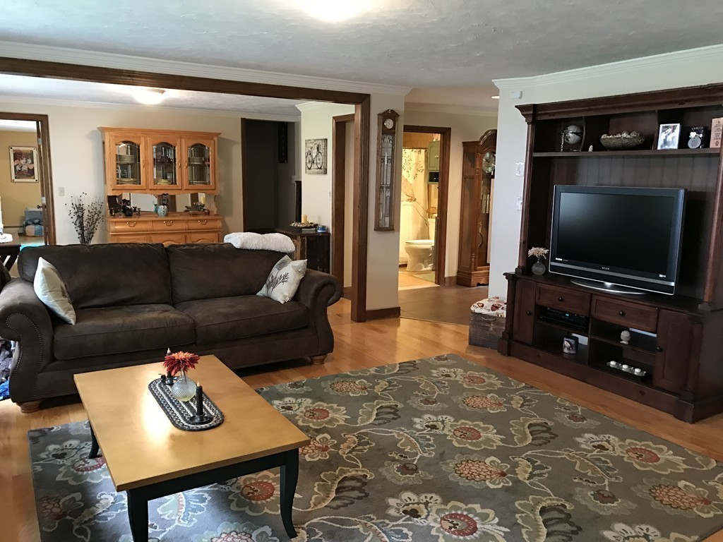 364 Thompson Road Webster, MA 01570 - Photo 10 of 26 Gallery Image 10