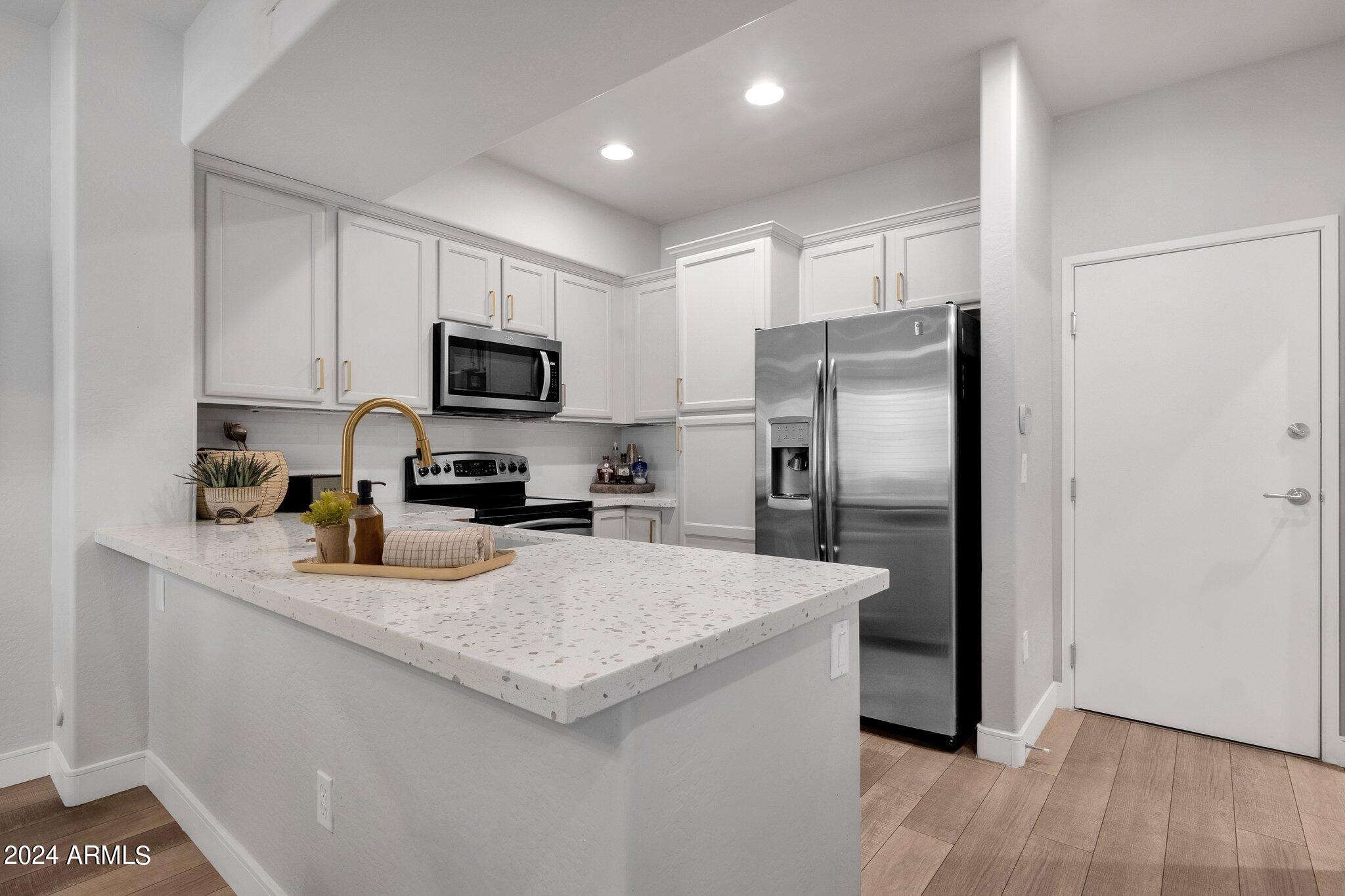 3935 East Rough Rider Road, Unit 1124 Phoenix, AZ 85050 - Photo 6 of 26 15-web-or-mls-3935-e-rough-rider-rd-1124