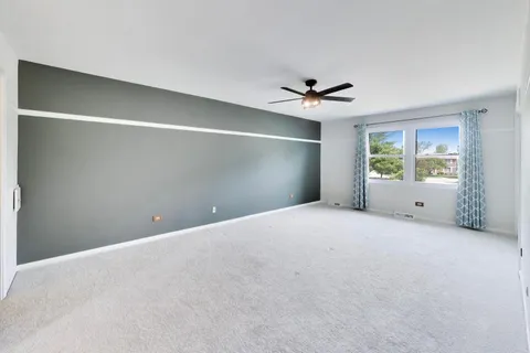 $649,000 | 8 Hampton Court, Mundelein, IL 60060