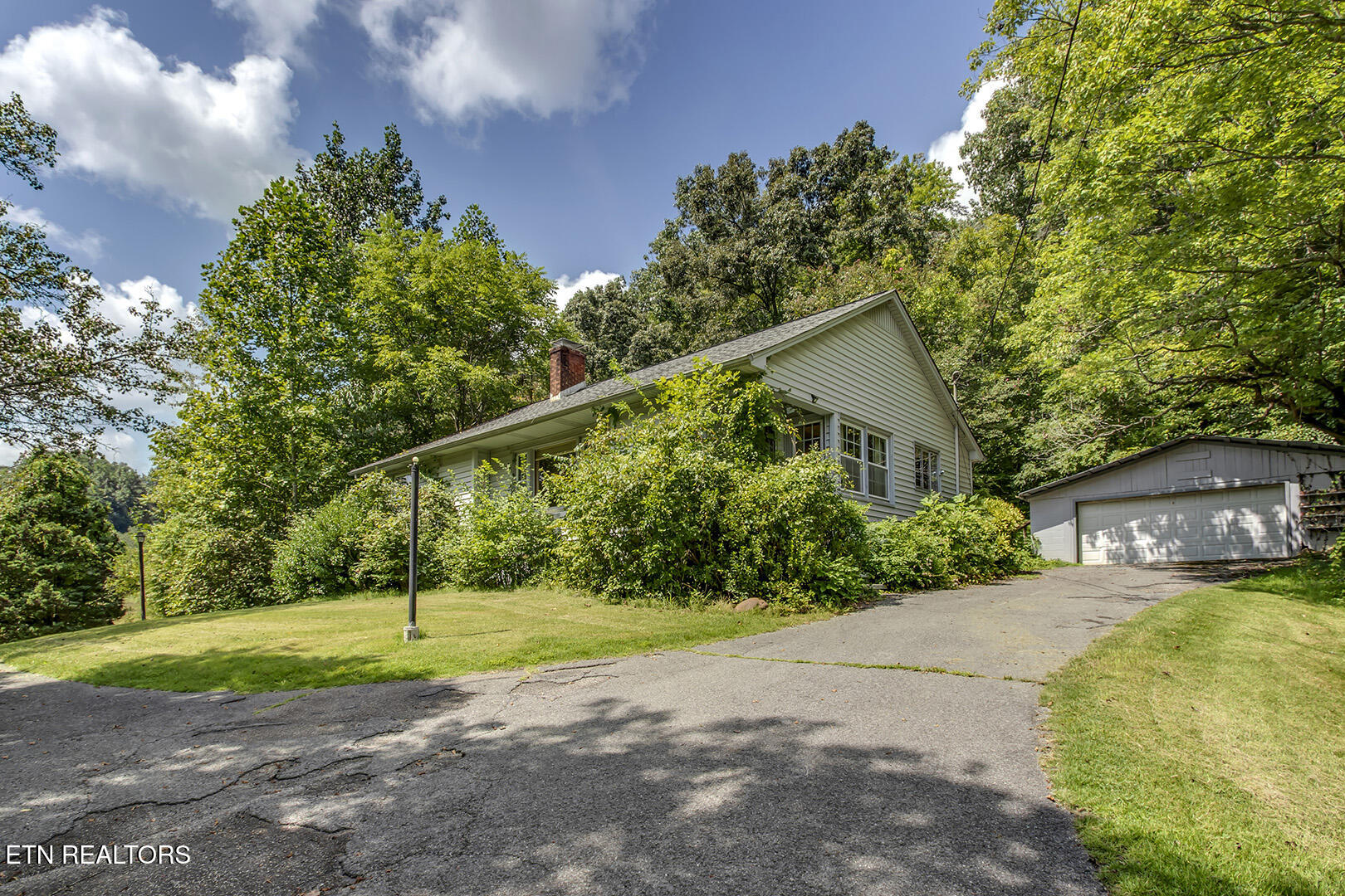 1309 Gamble Drive Heiskell, TN 37754 - Photo 3 of 47 05_GambleDrive_1309_FrontRight