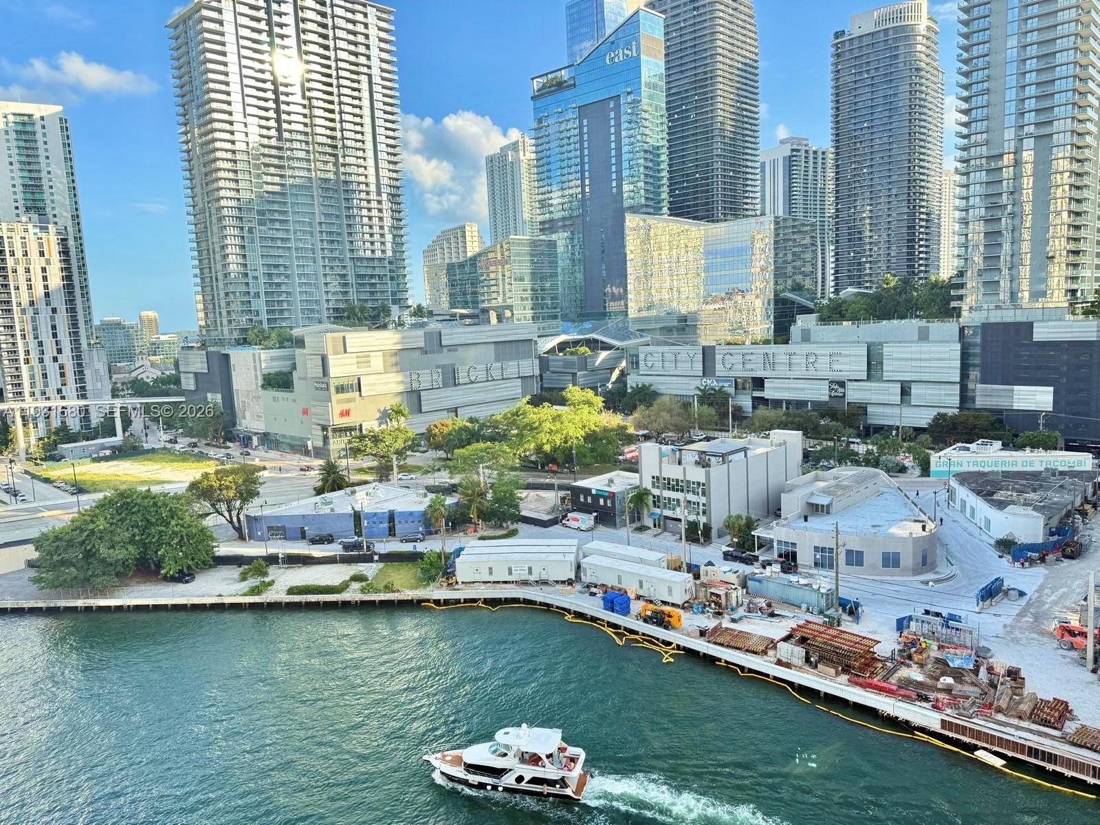 92 Southwest 3rd Street, Unit 1503 Miami, FL 33130 - Photo 2 of 37