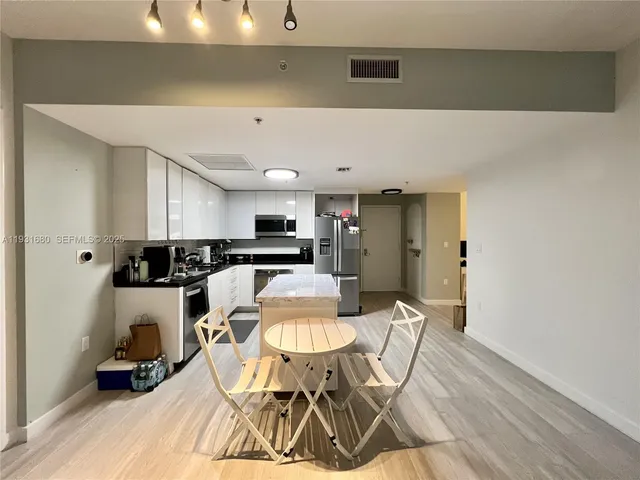 $4,450 | 92 Southwest 3rd Street, Unit 1503, Miami, FL 33130