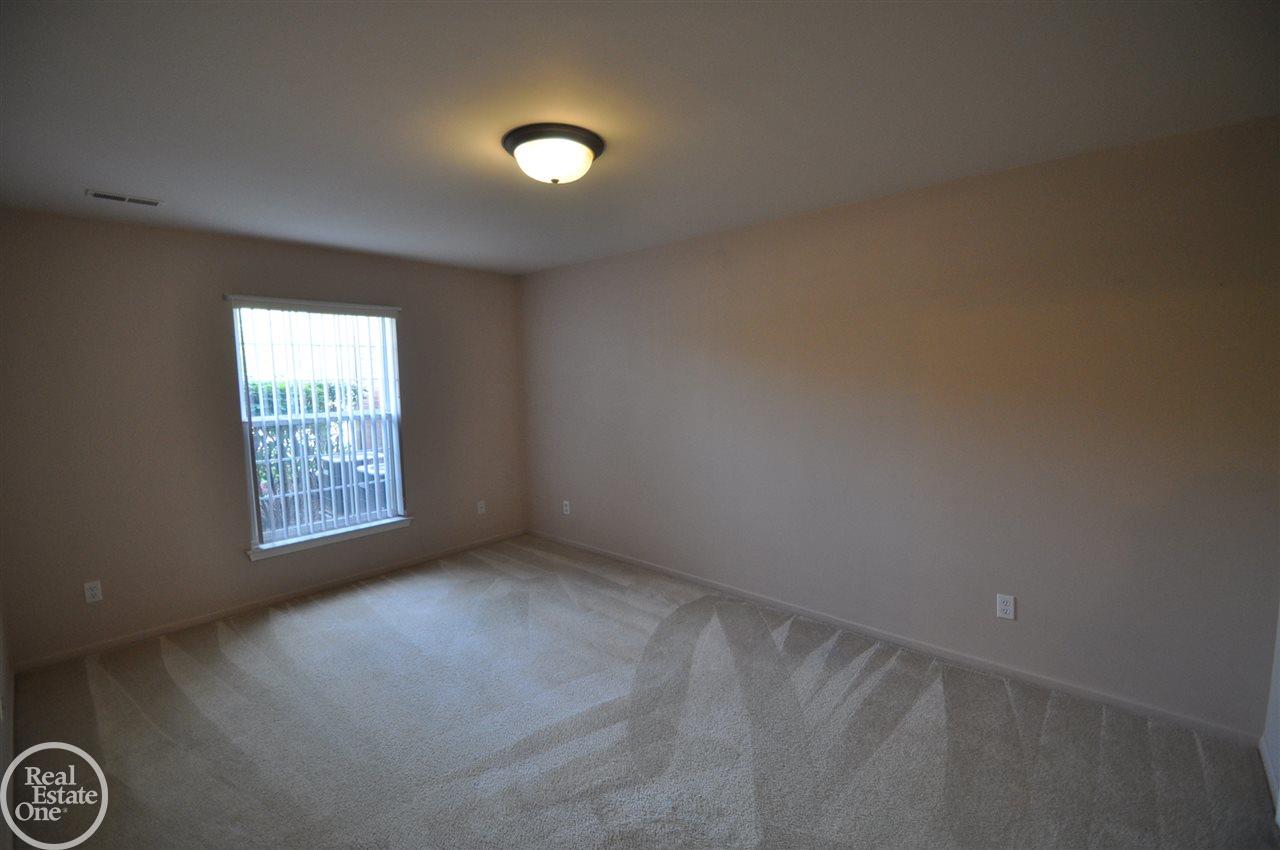 3561 Oakmonte Boulevard Rochester, MI 48306 - Photo 11 of 30 31264234-10.JPG