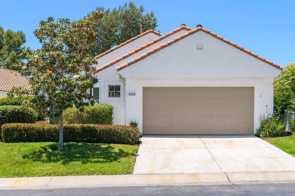 a front view of house with garage and yard