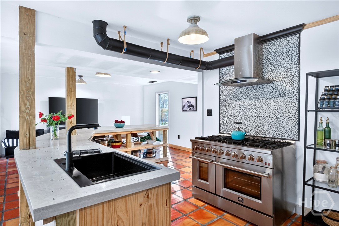 102 Stuart Street Savannah, GA 31405 - Photo 11 of 58