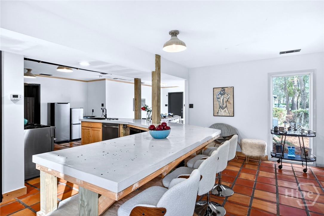 102 Stuart Street Savannah, GA 31405 - Photo 12 of 58