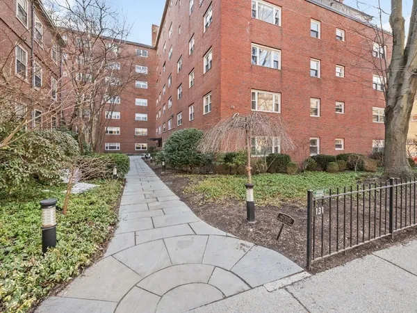 $3,400 | 131 Sewall Avenue, Unit 6, Brookline, MA 02446