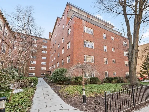 $3,400 | 131 Sewall Avenue, Unit 6, Brookline, MA 02446